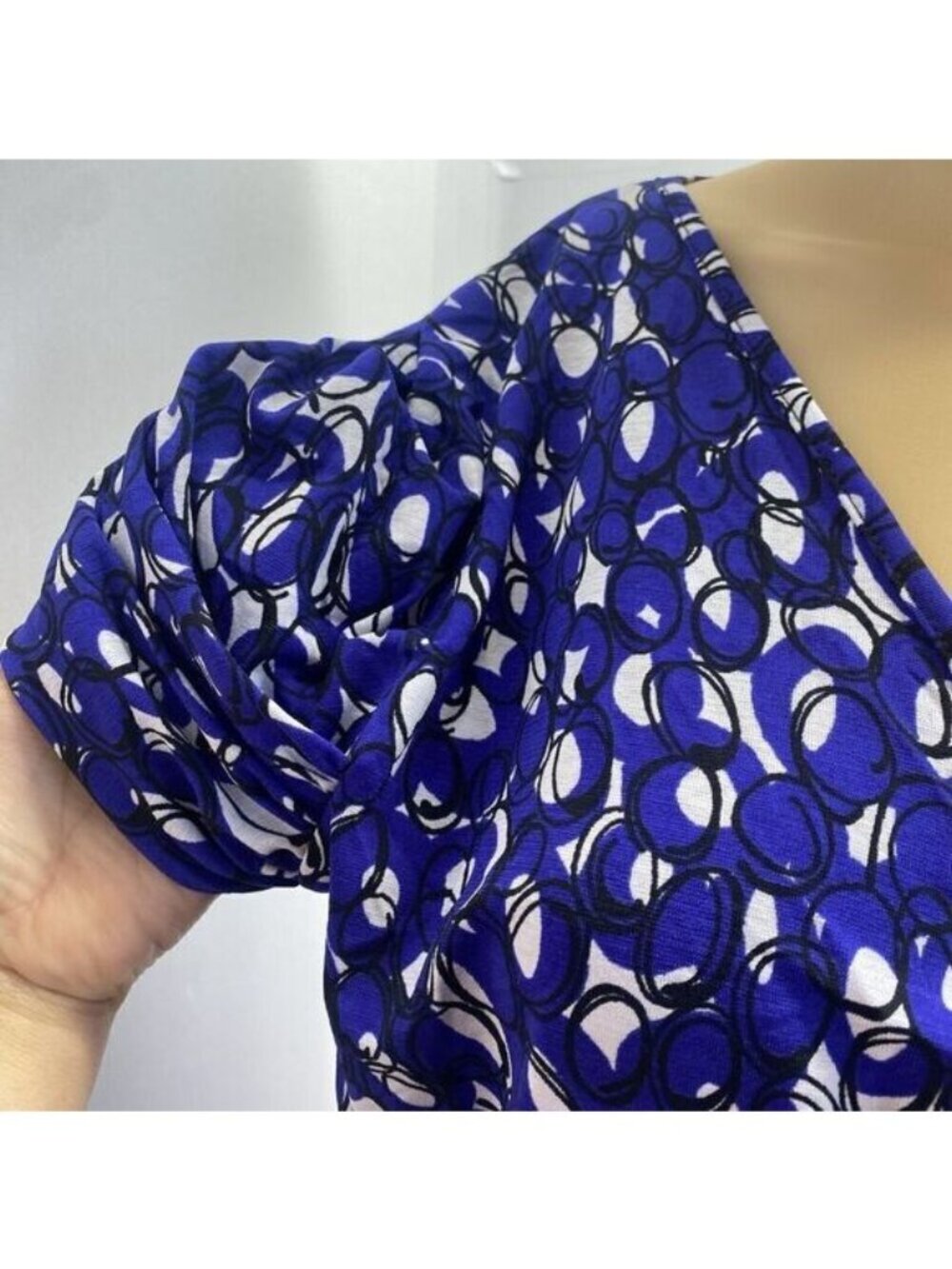 Anne Klein Women’s Blouse Top Short Sleeve V Neck Blue White Size M Pre Owned - Picture 10 of 11